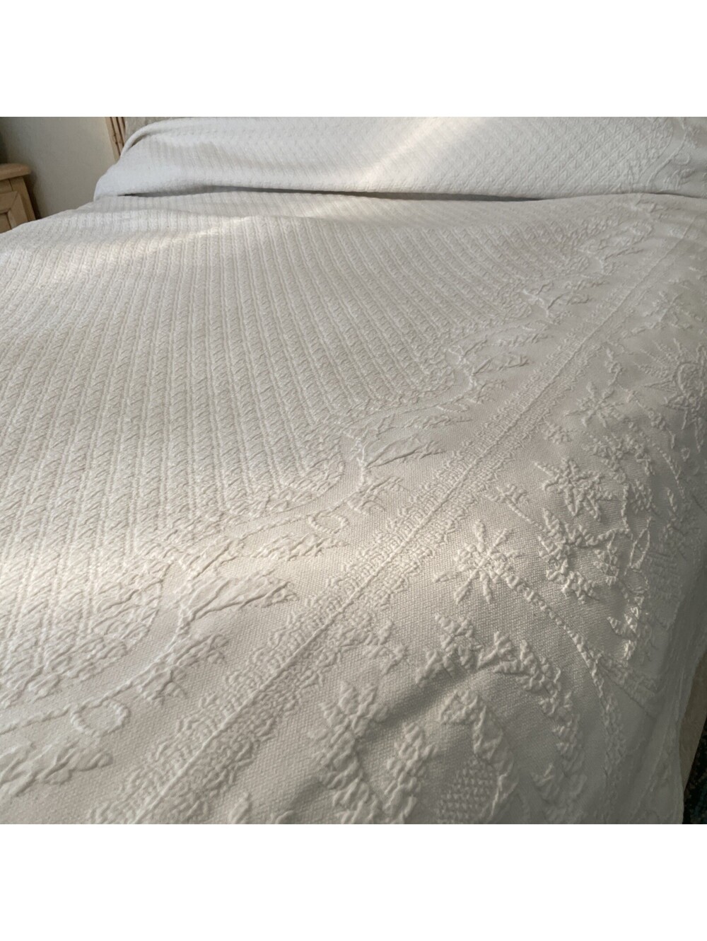 Historic Charleston Foundation White 100% Cotton Coverlet Bedspread Quilt Flawed